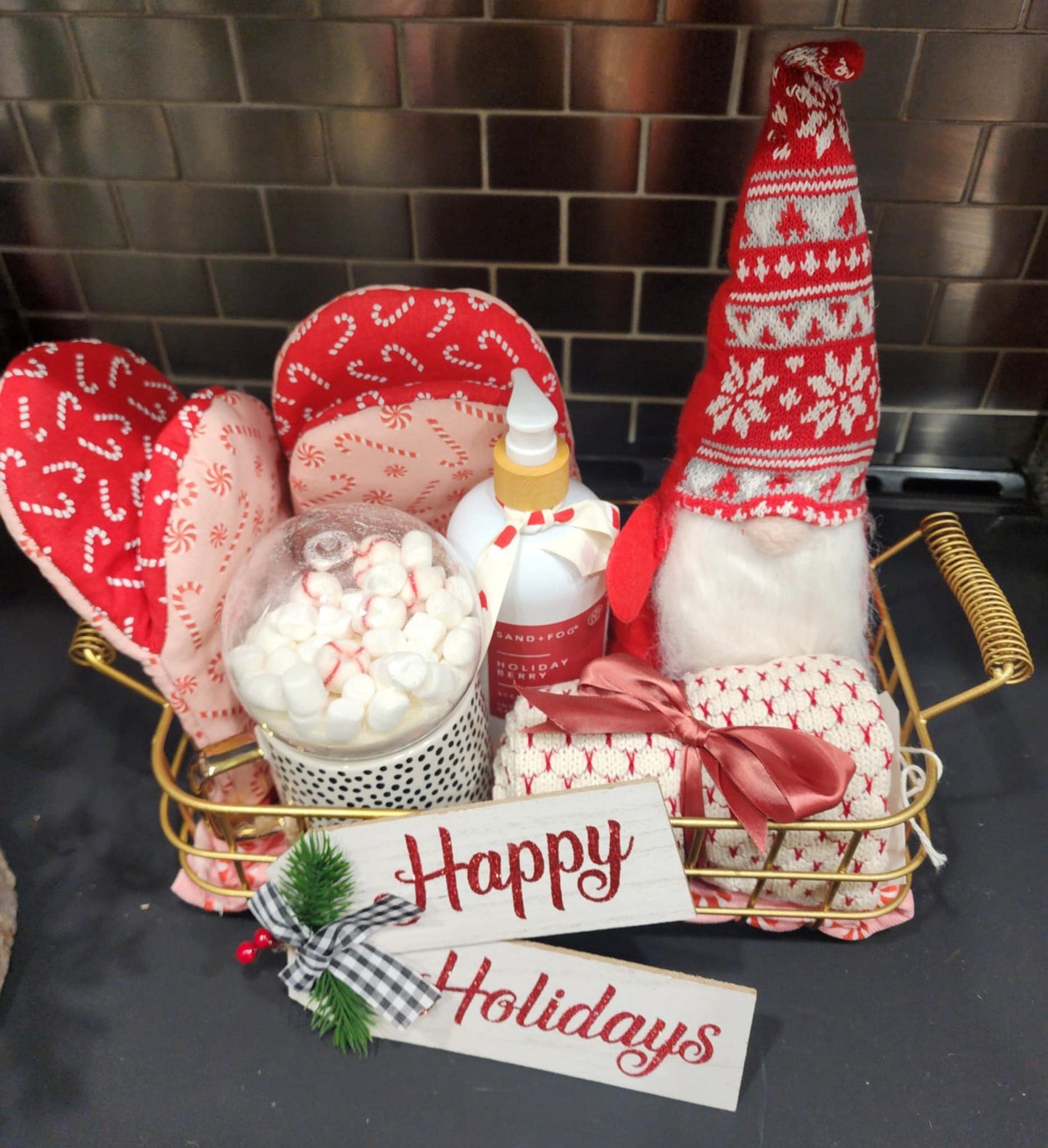 Happy holidays basket